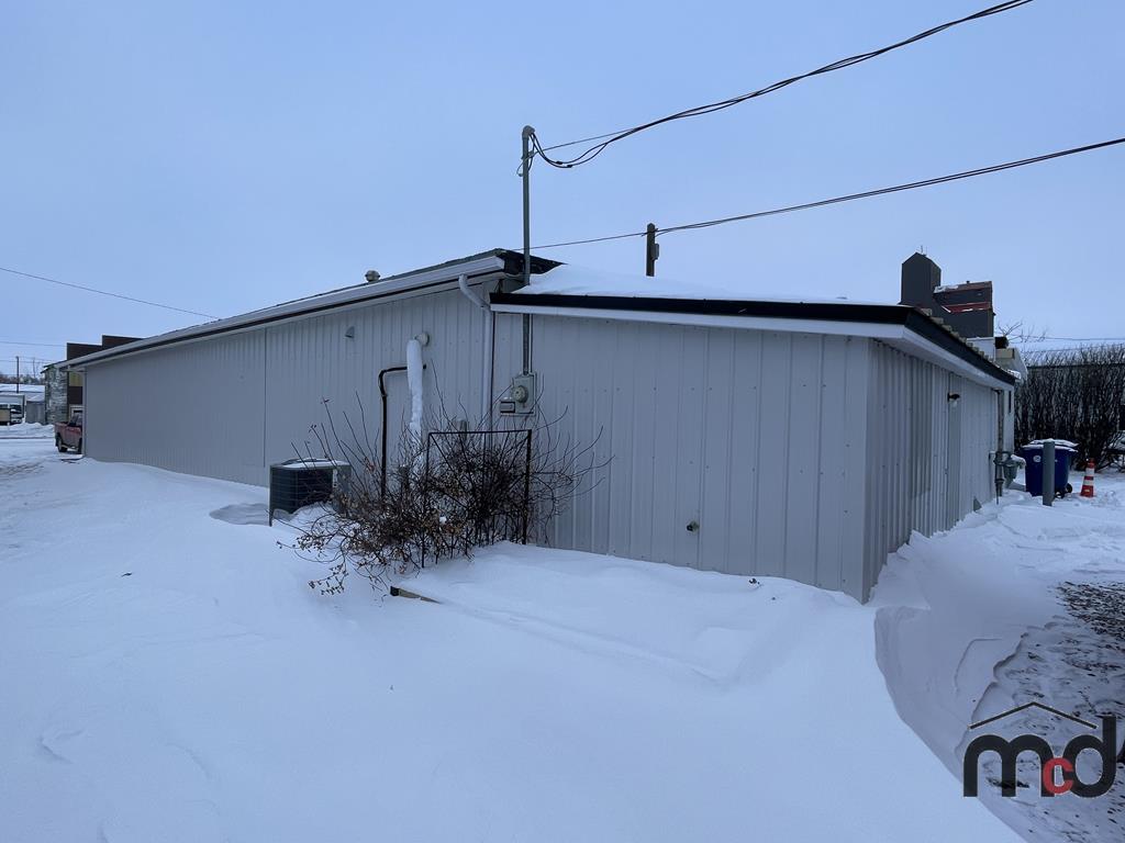 Flo's Bar & Grill with Property, Craik, Sk., Real Estate.